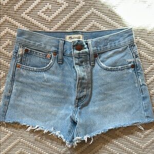 Madewell Relaxed Denim Shorts in Cedarcroft Wash *NWOT